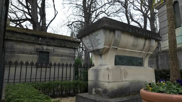 Jean de La Fontaine's tomb grave in Pere Lachaise Cemetery in Paris.
4K 24FPS