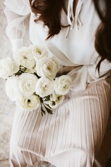 bride holding bouquet