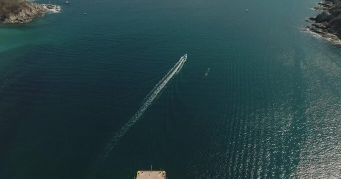 Seguimiento de lancha en el mar