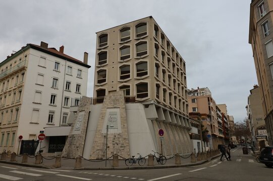 La synagogue Neveh Chalom, vue de l'ext&eacute;rieur, ville de Lyon, d&eacute;partement du Rh&ocirc;ne, France