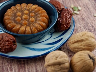 한국 전통음식 약과와 호두, 말린대추