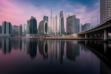 Fototapeta na wymiar Dazzling Dubai skyline: Iconic skyscrapers, illuminated cityscape, and futuristic architecture against a sunset sky