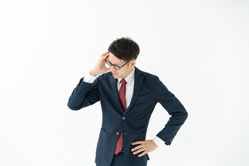 頭を抱えるビジネスマン