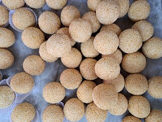 A traditional Indonesian snack made from sticky rice flour is known as Onde-onde. This snack is round like small balls filled with sweet crushed green beans and sprinkled with sesame seeds.