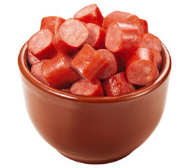 cumbuca de barro com porção de linguiça calabresa aperitivo isolado em fundo transparente