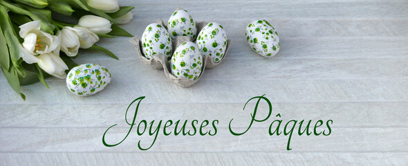 Carte de Pâques : œufs de Pâques avec fleurs et texte Joyeuses Pâques	 - obrazy, fototapety, plakaty