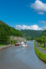 Hausboote auf dem Rhein-Marne-Kanal bei Lutzelbourg. Department Mosel in der Region Lothringen in Frankreich