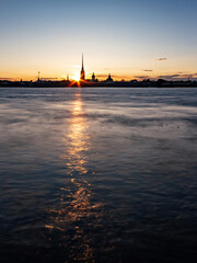 Naklejka premium view from the palace embankment of the Peter and Paul Fortress at sunset