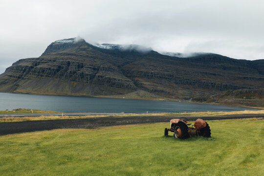 Fototapeta Serene Icelandic scenery with vintage tractor