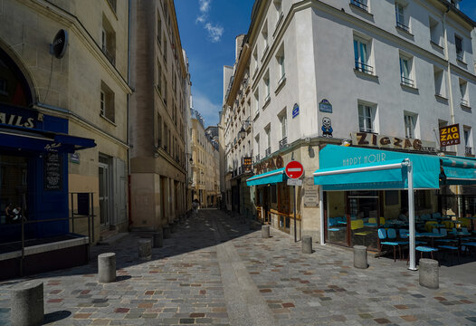 paris , france ,08 08 2024 : lifestyle in the Latin Quarter , 