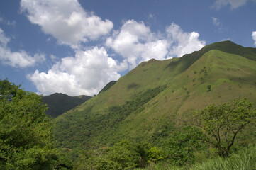 Naklejka premium Montañas,paisajes,todo lo que vemos desde nuestra ventana mientras viajamos.