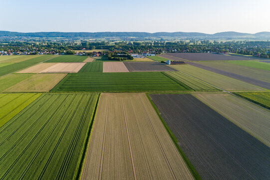saftige Felder von oben aus der Luft, Deutschland