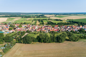 Naklejka premium Siedlung oder Dorf in Deutschland aus der Luft