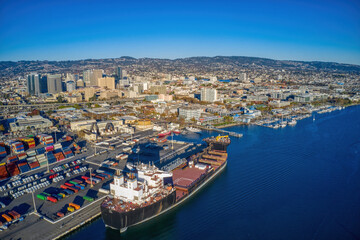 Aerial View of Downtown Oakland, California during Autumn - obrazy, fototapety, plakaty