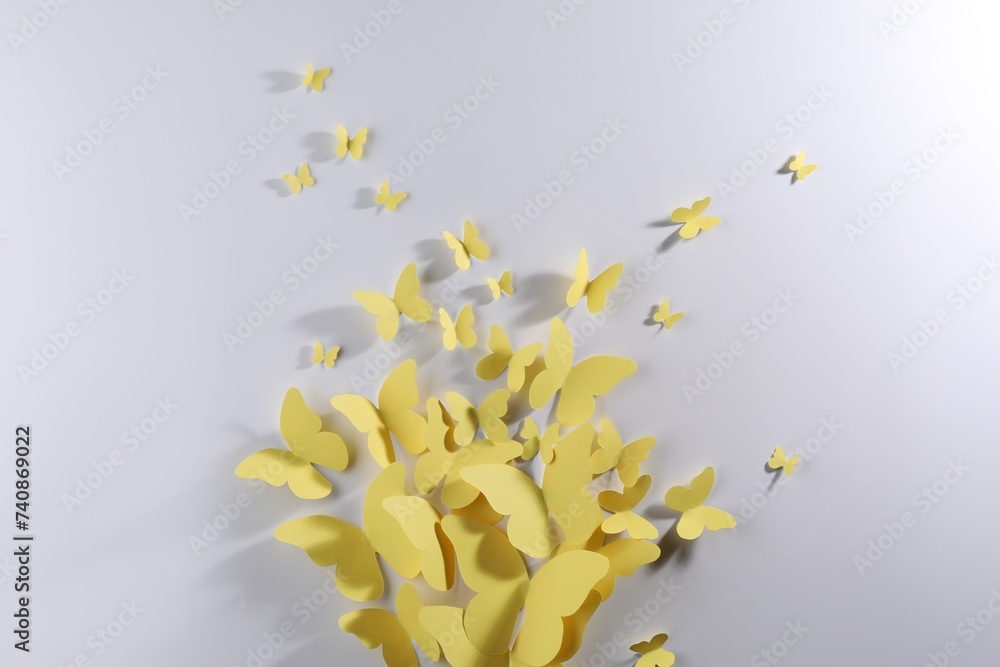 Poster Yellow paper butterflies on white background, top view