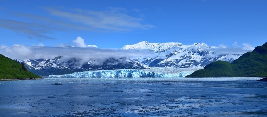 Hubbard Glacier in Yakutat Bay