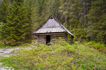 Morskie Oko trail , hike in the Tatras mountains , abandonned wooden cabin