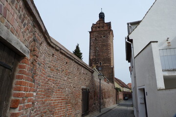 Breiter Turm und Stadtmauer am Stadtgraben in Delitzsch