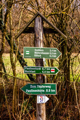 Frühlingshafte Wanderung entlang der Ilm bei Bad Berka bei herrlichen Sonnenschein - Thüringen -...