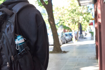 Obraz premium Hydration On-the-Go: Recyclable Bottle for Backpack Carrying