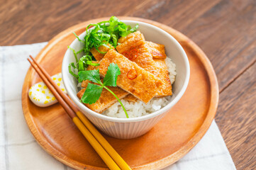 お揚げのジューシー信田丼