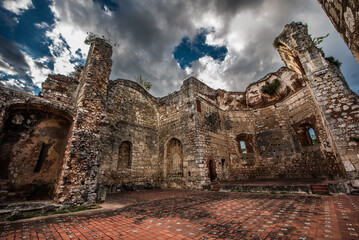 Fototapeta na wymiar Ruinas de San Francisco, Ciudad Colonial, Santo Domingo, República Dominicana.