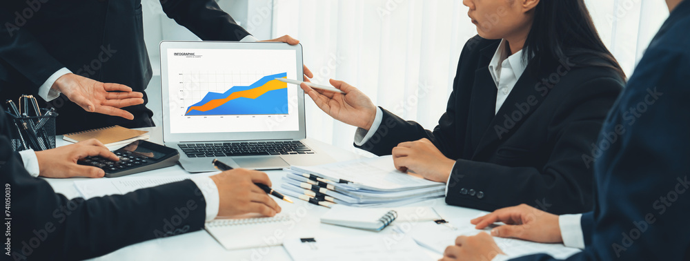 Aufkleber business intelligence analyst team use bi software on laptop to analyze financial data dashboard. bu