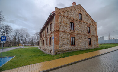 Kamienny odrestaurowany dom w historycznej części miasta .Piękny zabytkowy kamienny dom w...