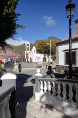 Santiago del Teide: Church square and typical houses.