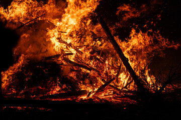 Funkenfeuer - Wärme im Winter, Winter austreiben, Frühlingserwachen