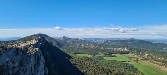 Crête de la Sainte-Baume au niveau de la chapelle du Saint-Pilon, au-dessus de la grotte de...
