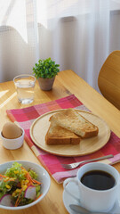 コーヒー・トースト・ゆで玉子・サラダのモーニングセット　イメージ
