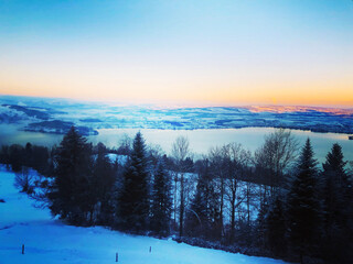 Fototapeta na wymiar Sunrise in the mountains in winter