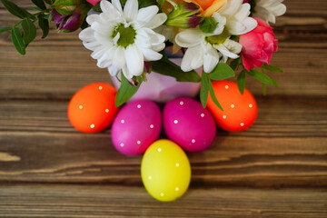 Obraz na płótnie Canvas Happy easter! Flat Lay, Internet banner, postcard on Easter. Bouquet of flowers and Easter eggs