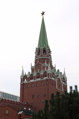 Fototapeta na wymiar Spasskaya Tower of the Moscow Kremlin against the white sky