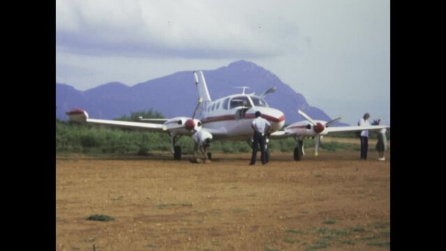 Kenya 1975, Small Tourist Plane Safari
