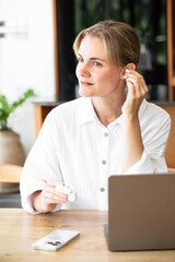 Obraz premium A woman works at a computer. Home office. Information Technology. Search for information on the Internet. Freelancing. 