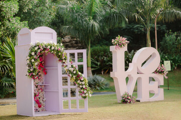 Stunning outdoor wedding  flower decor