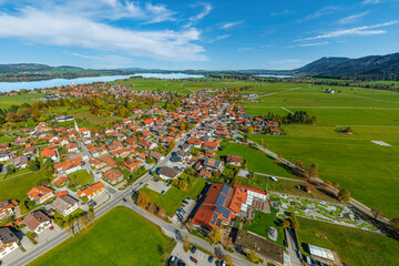 Die Gemeinde Schwangau am Forggensee im Ostallgäu im Luftbild