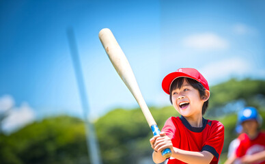 笑顔の少年野球選手