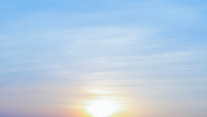 Obraz premium the evening sky is a beautiful amber colored energy.