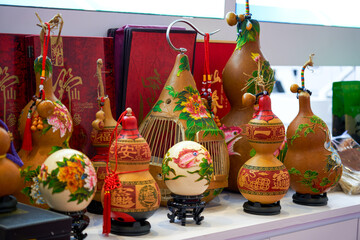 Handicrafts with traditional Chinese festival meanings, gourd carvings
