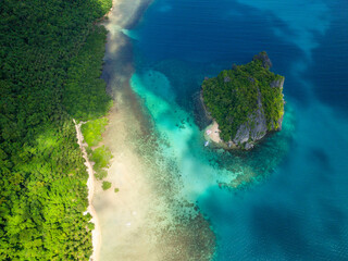 Bukal Island with small sandy beach. Cadlao Island. El Nido, Palawan. Philippines.