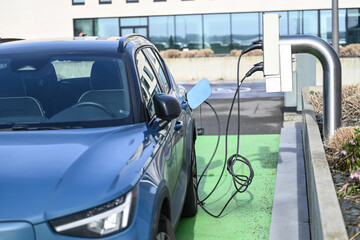 auto voiture electrique borne station charge recharge
