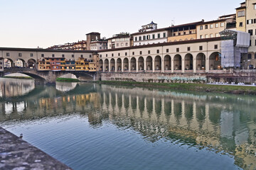 Fototapeta na wymiar Firenze il fiume Arno al Ponte Vecchio - Toscana