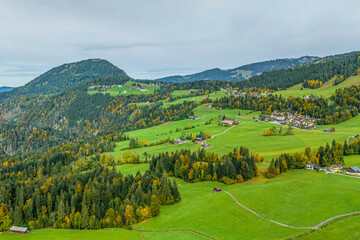 Fototapeta na wymiar Blick auf die Region Sibratsgfäll im Naturpark Nagelfluhkette in Vorarlberg