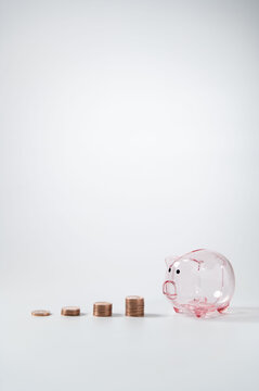 お金と貯金箱