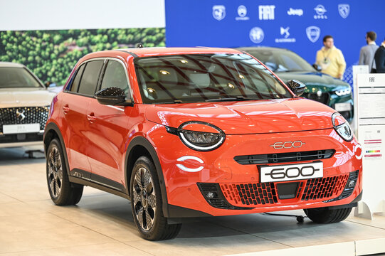 Auto show voiture electrique marque Automotive eMotion Summit 2024 Bruxelles Brussels Belgium Fiat 600