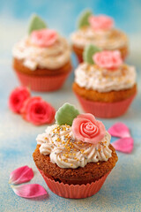 Roses cupcakes.