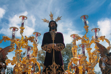 paso de misterio de Jesús cautivo de santa genoveva, semana santa en Sevilla